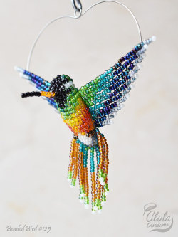 akira-ran:  sosuperawesome:  Beaded Bird Suncatchers, by Alula Creations on Etsy See our ‘suncatchers’ tag   @puffins-and-bears   @basbird