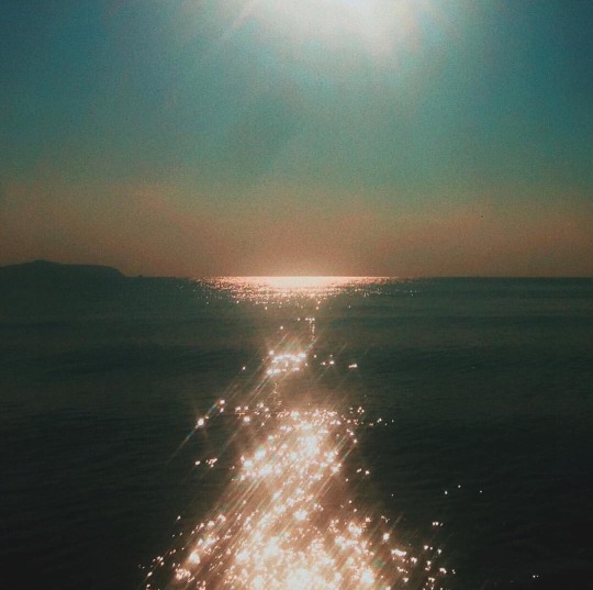 miss-starrynight:  Broken but bright  
