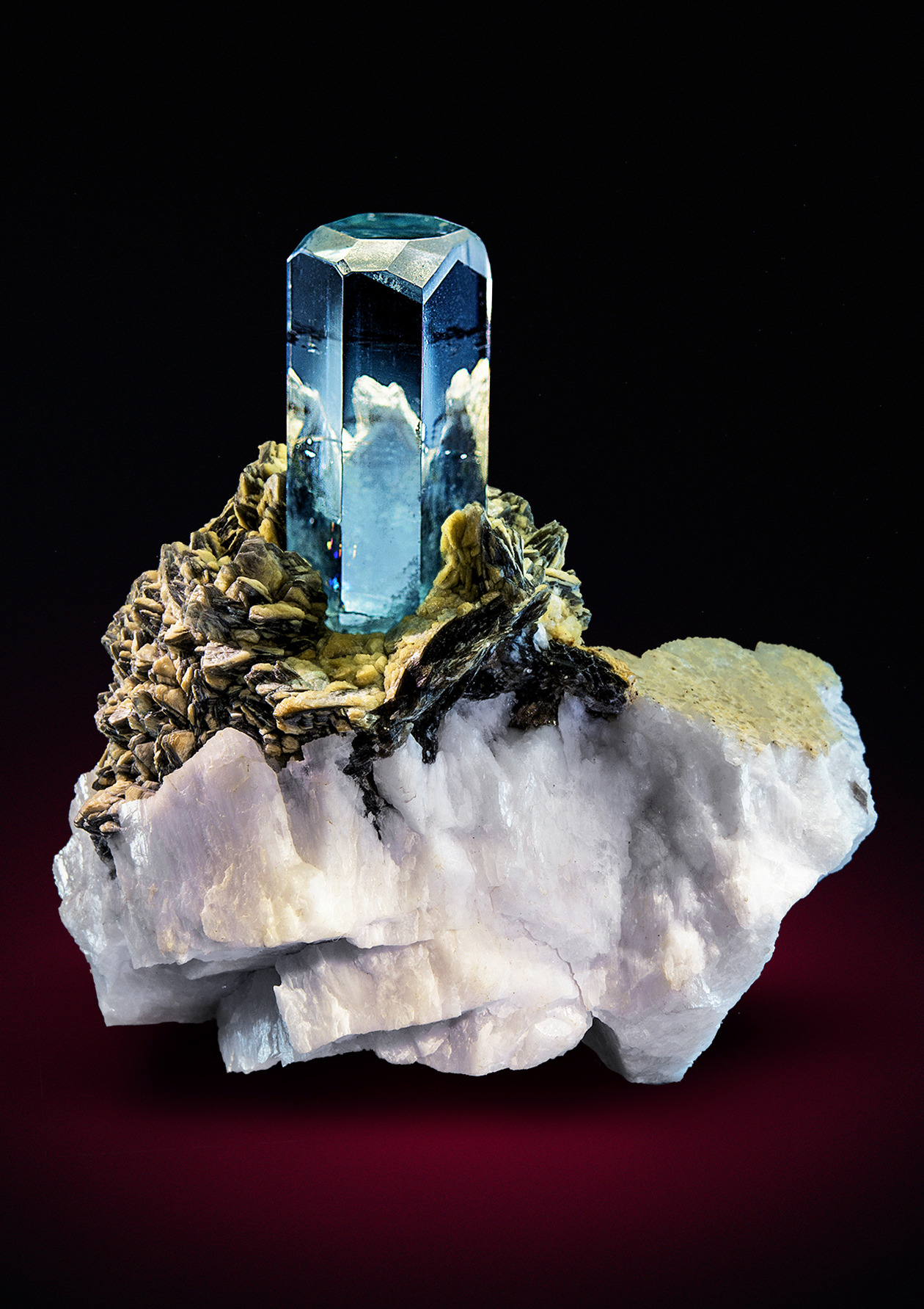 bijoux-et-mineraux:   Aquamarine on Feldspar with Muscovite Watch Video   