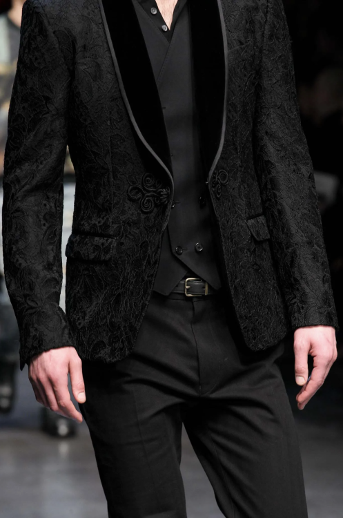 acourtofcouture