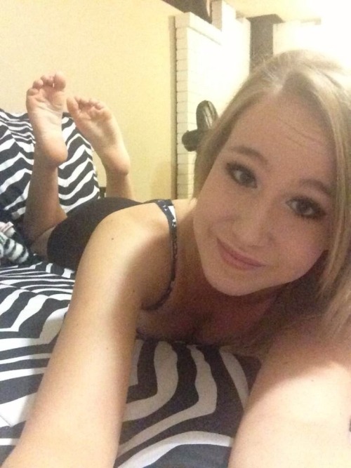 ilovethisalot: Kassidy should be the named for Canada’s best feet prize!