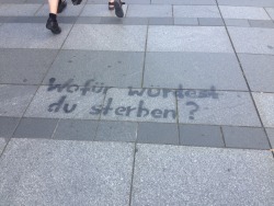 Blutblau:  Nie—-Mehr:  Pubertaerephase:  Gefunden In Dresden, Prager Straße  Steht