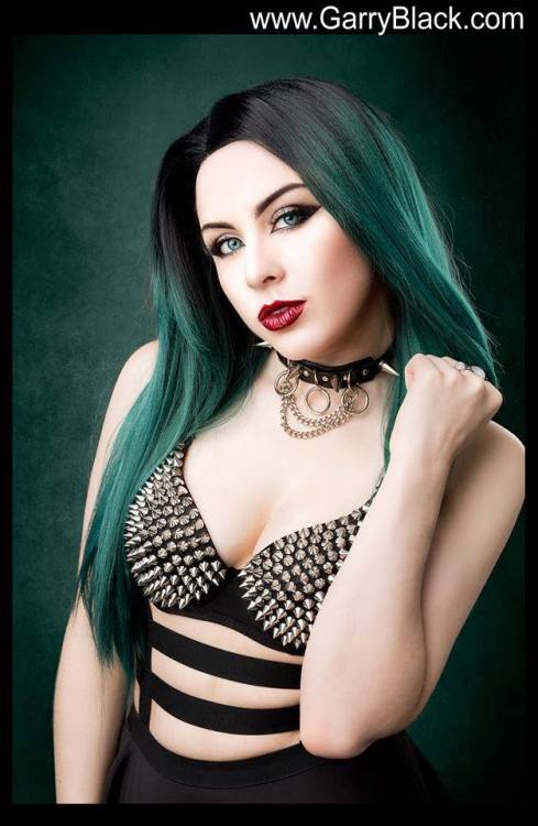 Porn gothicandamazing:  Model: Lady Kat Eyes Photo: photos