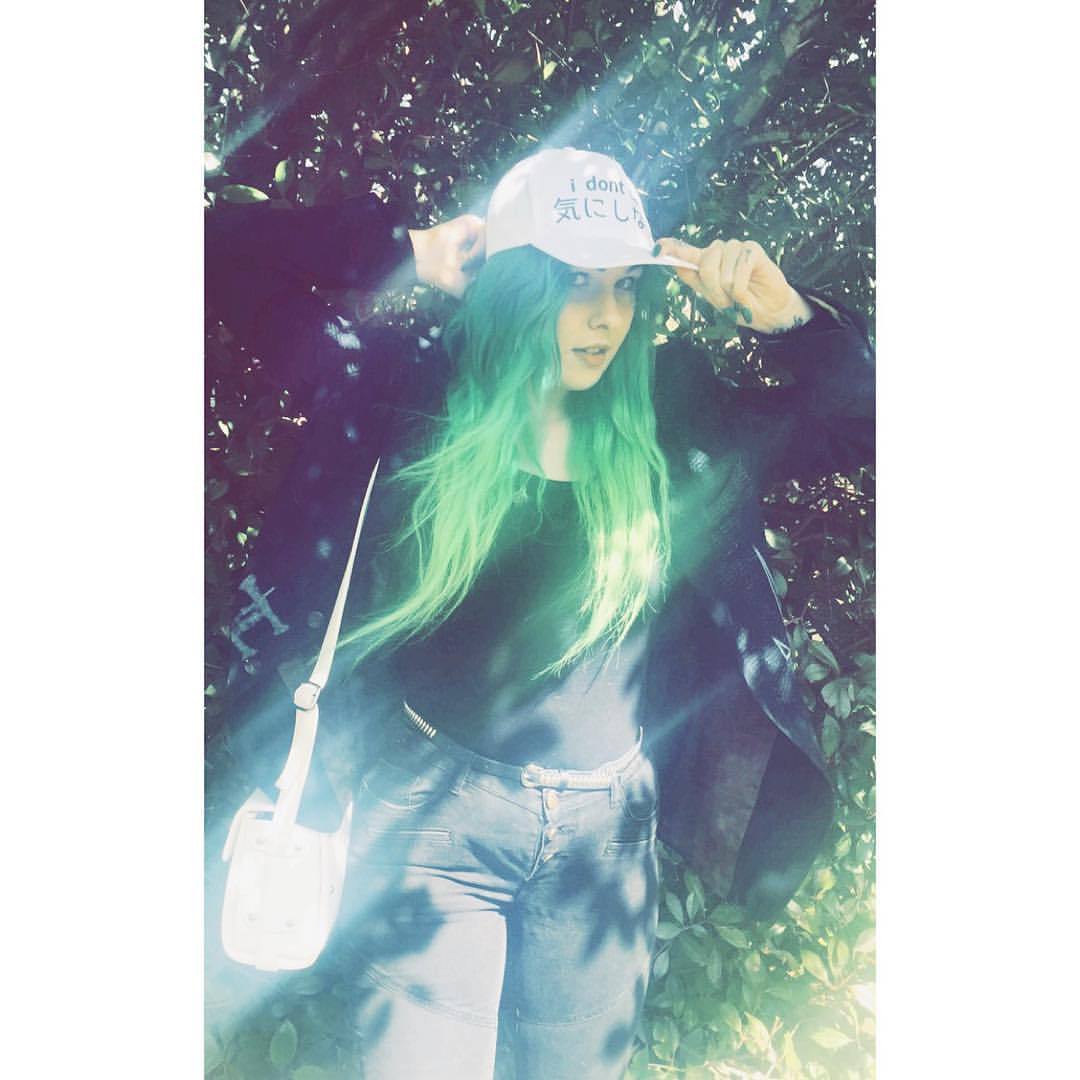 I really need new jeans that fit right! 💦💚  #blurryface #idontcare #nature