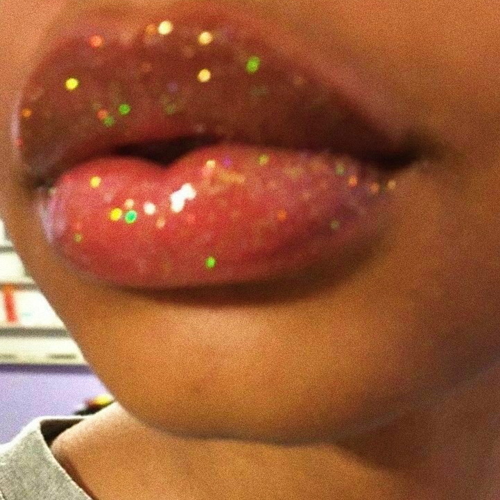 pocicon:         natural lips 