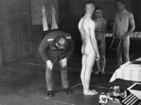 sexymenstraight:  Vintage soldiers - P2P1 - http://sexymenstraight.tumblr.com/post/148873534509P3