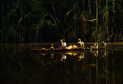 ouilavie:Bruno Barbey. Nigeria. Warri region. Niger river delta. 1977.