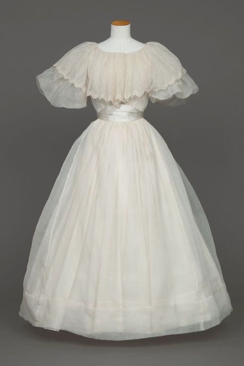 costumeloverz71: Wedding Dress 1895