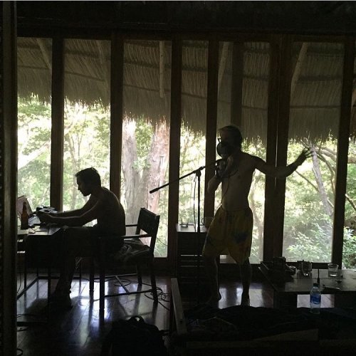 Making in the jungle w @flanimal_kingdom @ph0eberyan @neongoldrecords at @maderasvillage (at The Mad