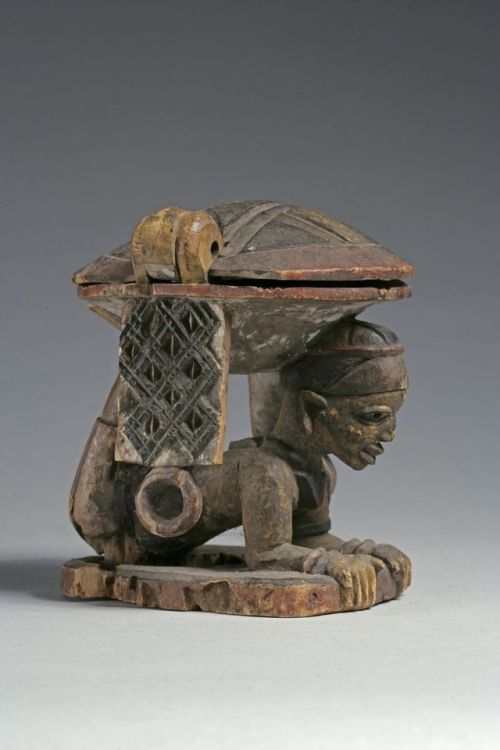 Yoruba wodden pot for a Igba Orisha 