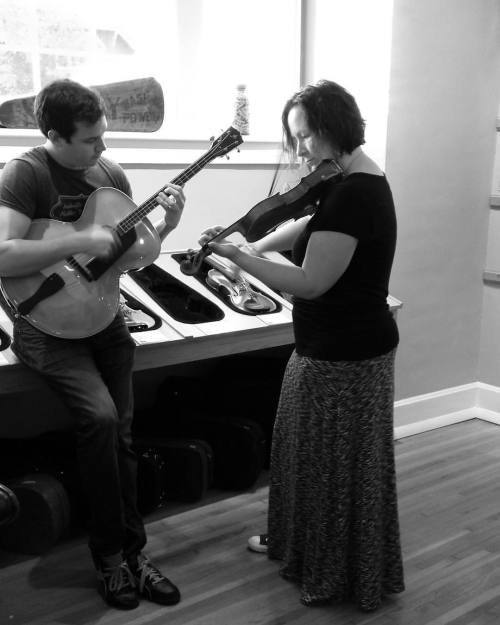 <p>Part two of my favorite things that happened at #FiddleStar camp today. #tuneswithtyler are good tunes… #tenorguitar #fiddle #fiddlecamp (at The Violin Shop)</p>