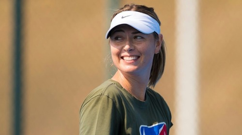 alwayswithsharapova:Maria Sharapova during her Sunday practice session at the Shenzhen Open WTA.