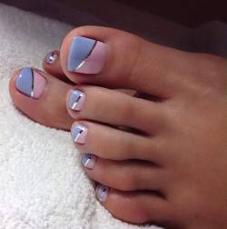 unbelievablefeet:  Twitter Webfinds - Source: @8585Zxf