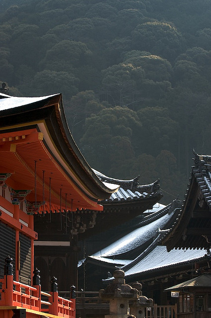 yuikki:  Kiyomizu Woods, Japan by uBookworm on Flickr.