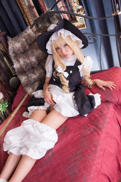 hot-cosplay:  Beautiful Marisa Kirisame from Touhou Project 300 PICS / 158 MB DOWNLOAD http://uploaded.net/file/sa534o6r/ http://uploaded.net/file/b93n2f0q/ Enjoy!!!! Uploaded.net - Get a premium account for multiple downloads and full speed. Don’t