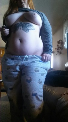 cuteewithabootee:  Jammies on?   Painfully hot!