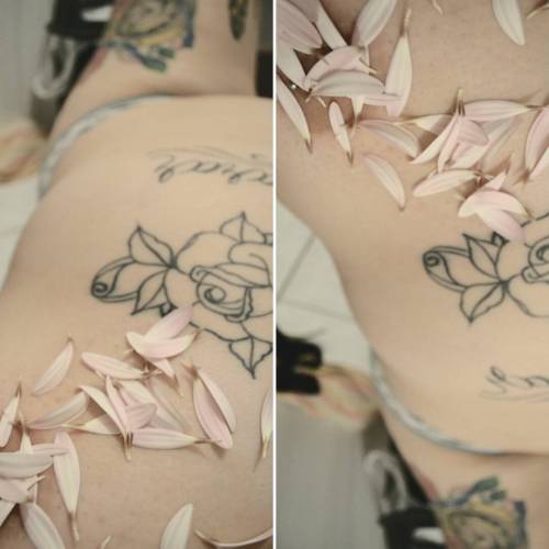 Flores em mim. #boanoite #tattoo #flower porn pictures