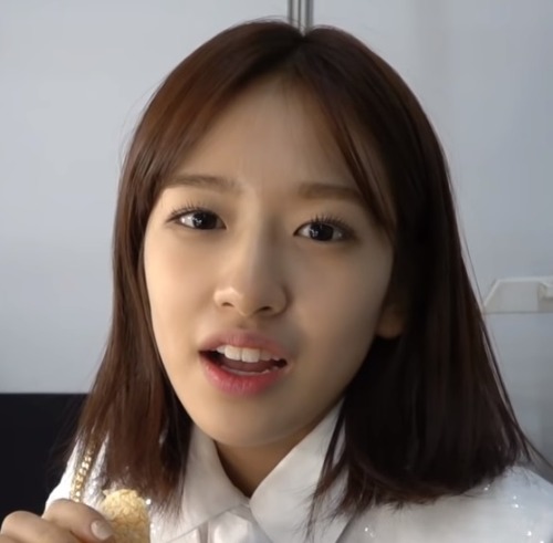 Ahn Yujin icons ♡ like se salvar ♡