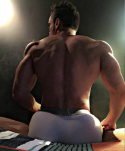 muscleclubeblogger:WHAT A FUCKING BIG Ass! SIT ON MY FACE 