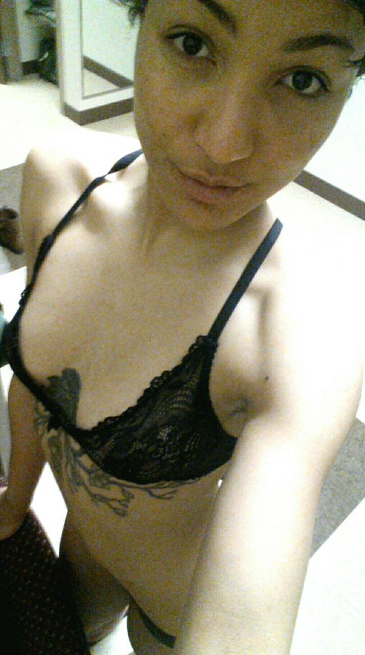 mymarinemind:    Super sexy Army lesbian! Very cool lady, go check her out and give