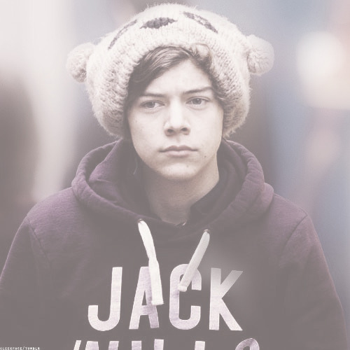 fuckyouharold-deactivated110213:  Ovary killer → Harry Styles in beanie 