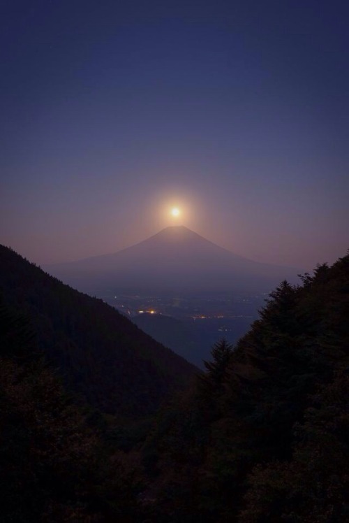zekkei-beautiful-scenery:  Mt.Fuji Japan 富士山 日本の絶景 Zekkei Beautiful Breathtaking Scenery をアップ♫Oct.25 2013 03:15 画像→ 