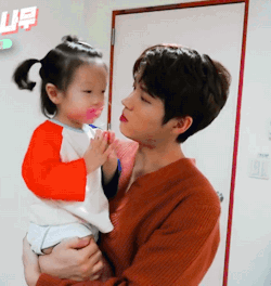 aigoo-infinite:Baby with a baby~