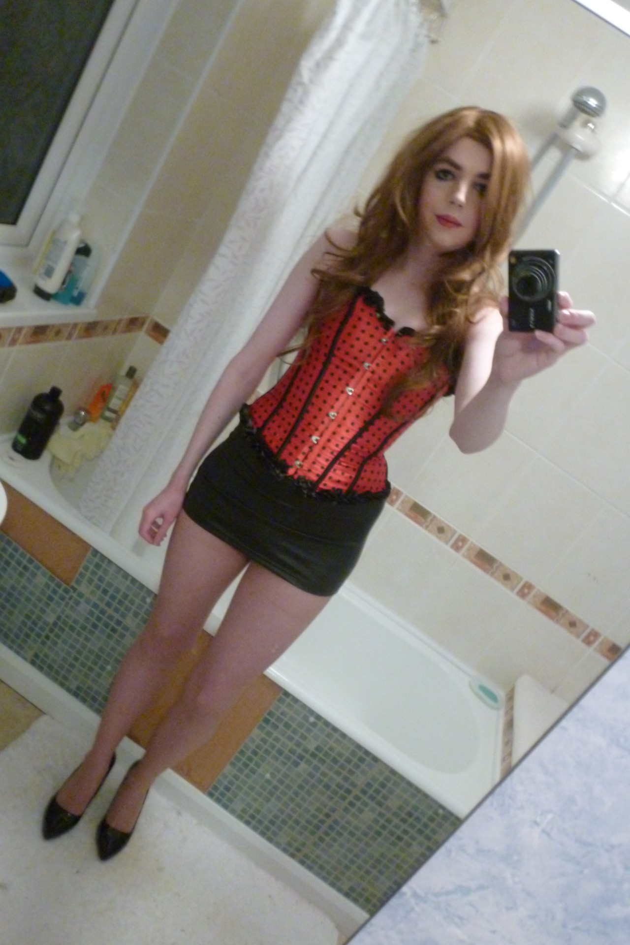 gjglen96:lucy-cd:Pictures  Love this outfit, really shows off that figure I love