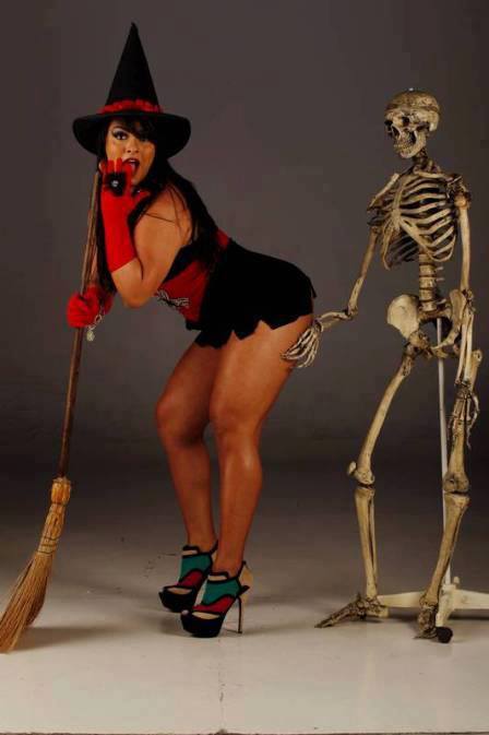 txcooksawyer:  Andressa Soares Happy Halloween!