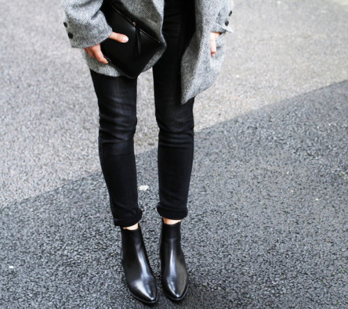 chanel-and-vogue: More fashion here. I follow back similar blogs ♡