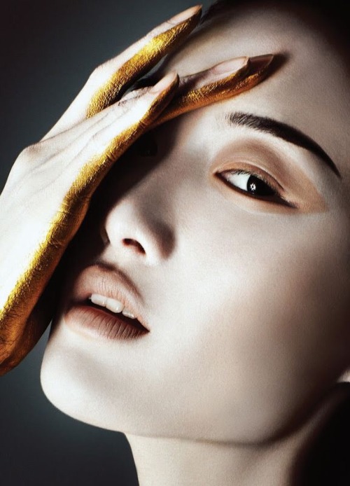 miss-mandy-m:Makeup Mondays:Shu Pei in metallic looks photographed by Bojana Tatarska for Glass maga