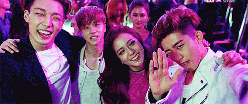 bobbyteam: BI’s selca with Kim brothers and Jisoo 