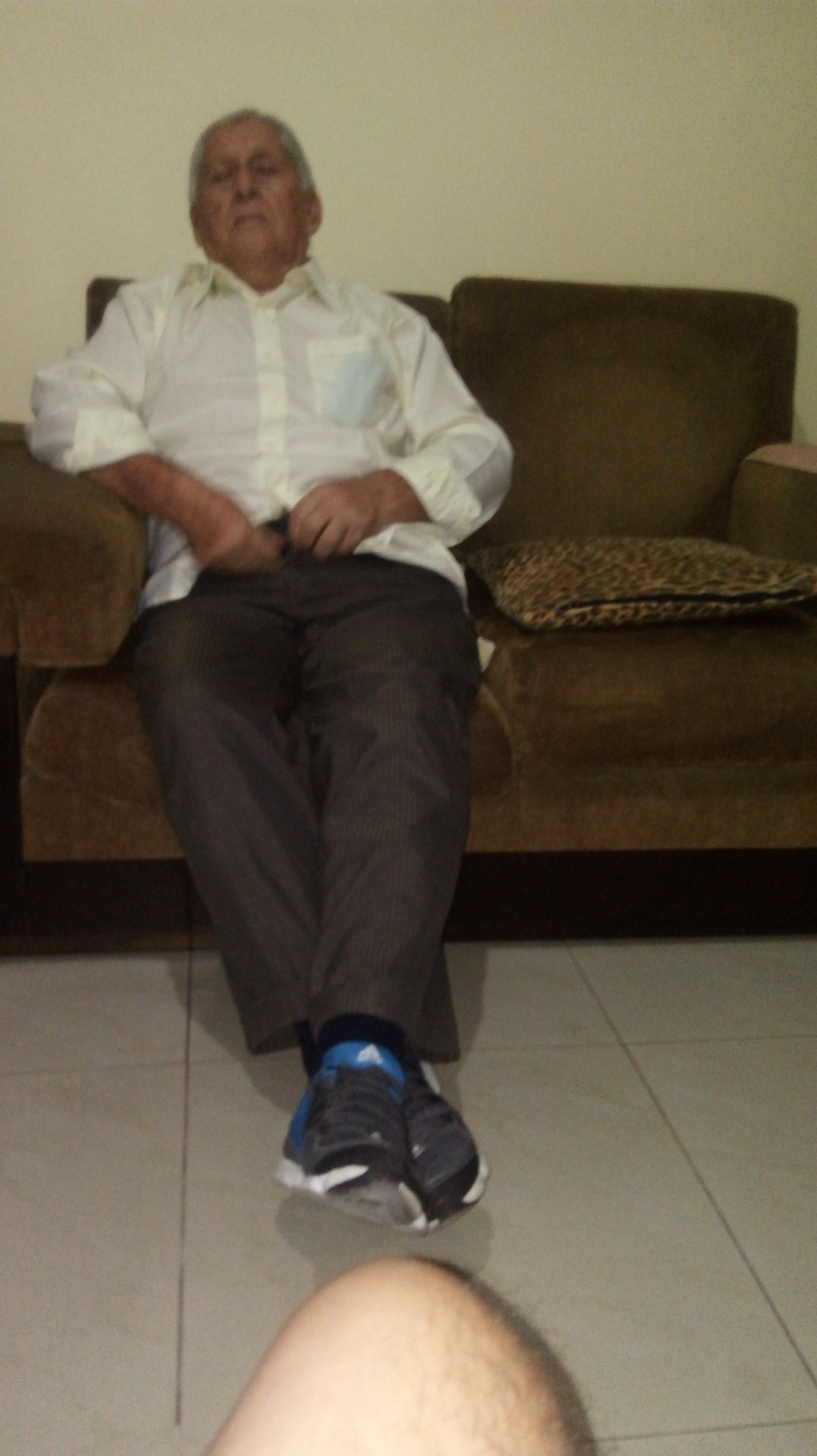 medaspene22:  silverbadbear:Nice grandpa  Muy rico