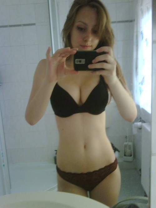 amateursexygirlsstuff:  More Hot Amateur Girls.: http://sextlocals.com/
