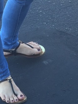 besttoes:Creepshot of a cute little brunette