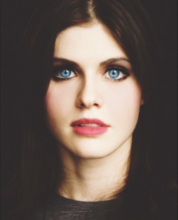 jlopez573:  Alexandra Daddario is just perfect😍😍😍🔥🔥😘👏🏽