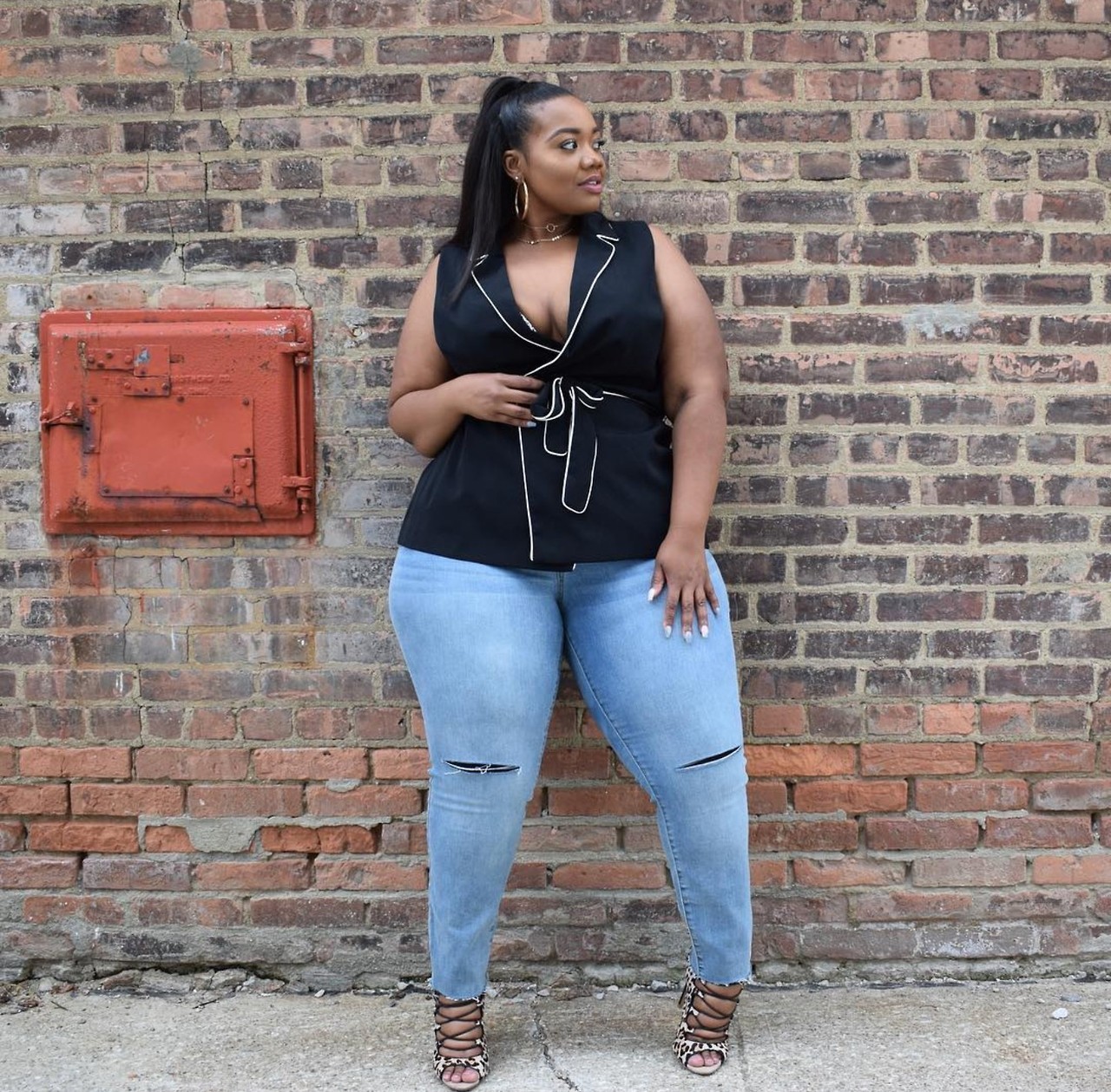 SUPER THICK WOMEN