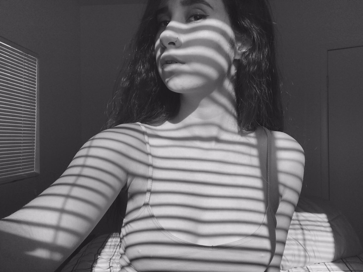 cuteandinsecure:  Reblog and message me and ill send you some nudes 🥰   Ya gotta