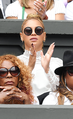 mexicanheaux:   mcavoys:    Beyoncé attends the women’s final of the Wimbledon Tennis Championships between Serena Williams and Angelique Kerber at Wimbledon on July 09, 2016 in London, England.     Imagine what it feels like to know Beyoncé wants