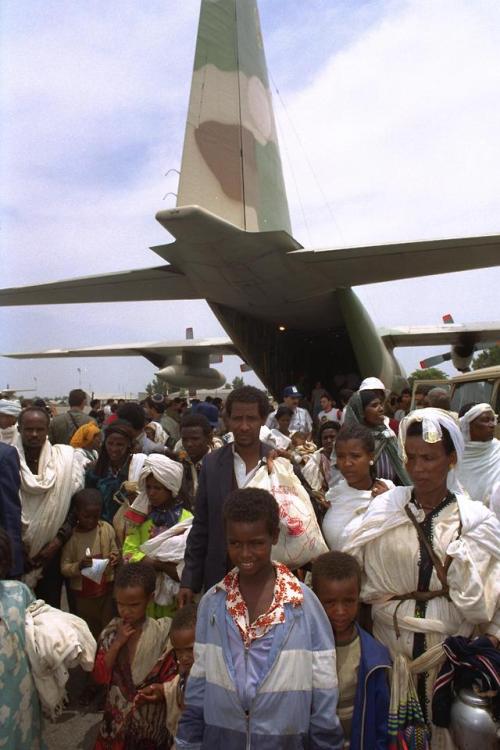 historicaltimes:Ethiopian Jews airlifted to Israel as part of Operation Solomon, arrive at Ben-Gurio