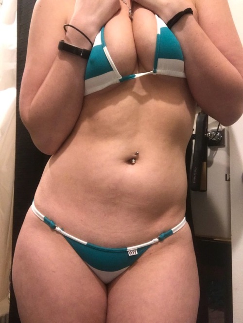 lovely-sexy-girl: Having fun in one of my favorite bikinis