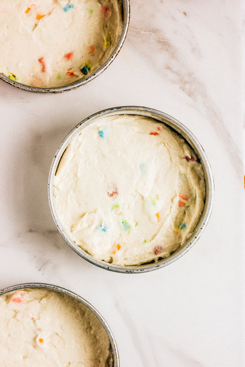 sweetoothgirl:  LUCKY CHARMS FUNFETTI CAKE  