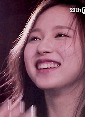 kimnatozaki:just twice things: mina’s gummy smile