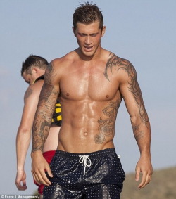 realsexymen:  http://realsexymen.tumblr.com/