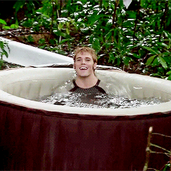 frostingpeetaswounds:   (x) 