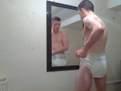 XXX wolfjack781:  diapermewt:  A very Full Diaper photo