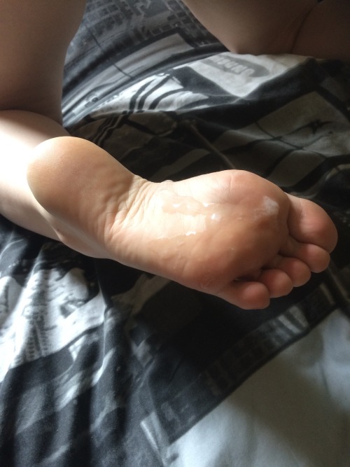 ellessexyfeet: Doggy and then sprayed her feet with cum;) enjoy!:)