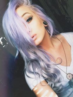 hairchalk:  Stunning silver lilac hair! 