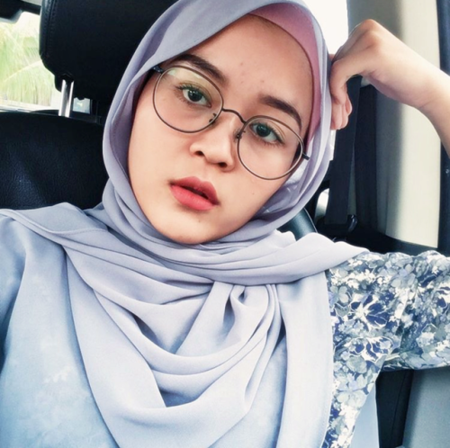 misticman83:kuasafapfap:dah tengok pic awek ni kena henjut dgn bf dlm toilet?dia main pkai jubah..bf