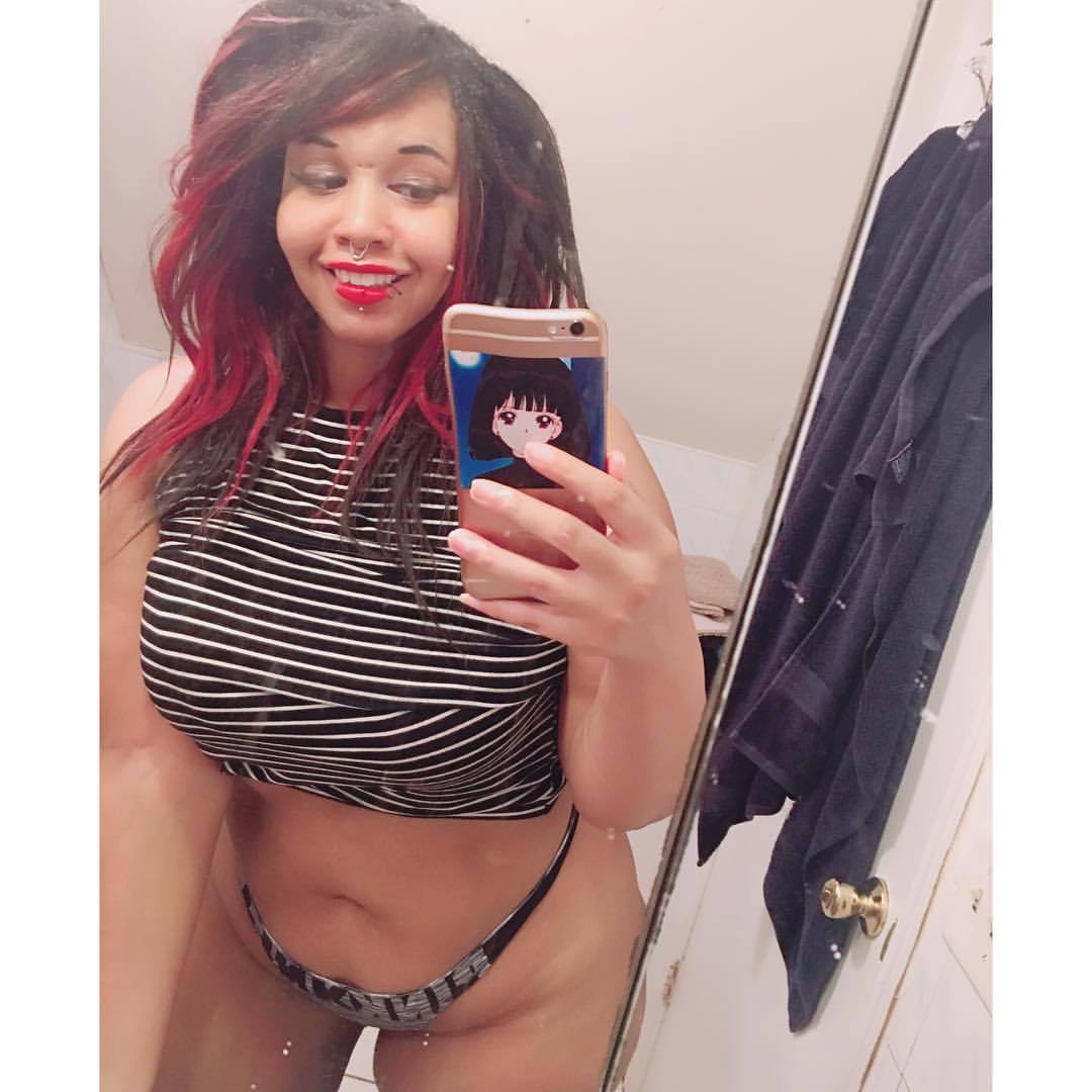 analbleedingpads:  I think the lighting in my bathroom makes me look less ugly✨